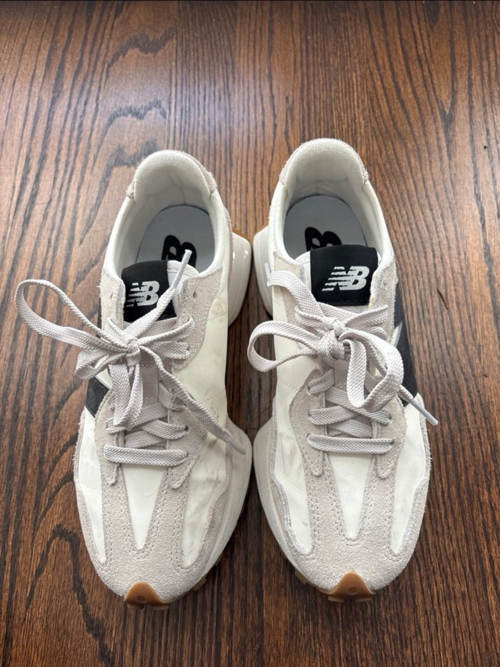 Women’s New Balance 327 - Picture 2 of 6